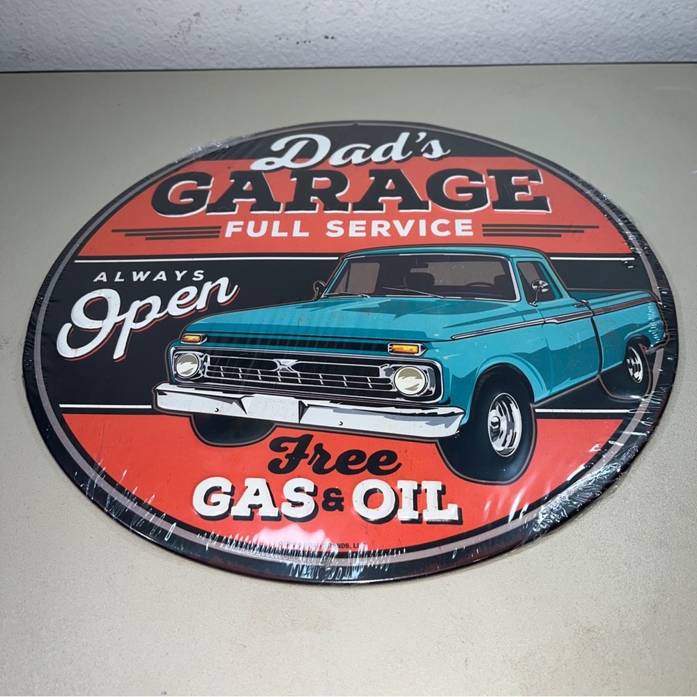 New Sealed Collectible wall decor Dad's Garage Full Service metal sign Free Gas